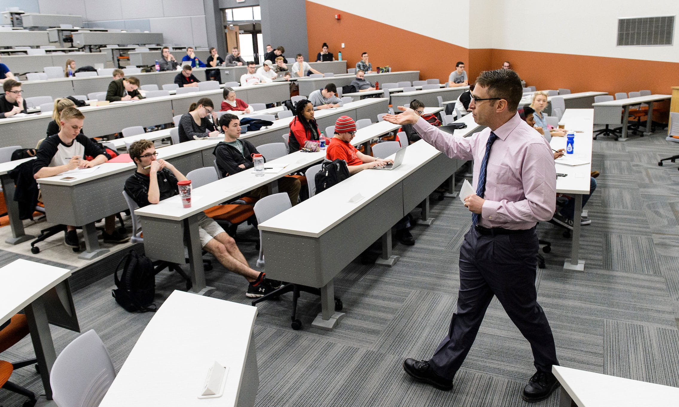 Professor Daniel Kapust talking to class