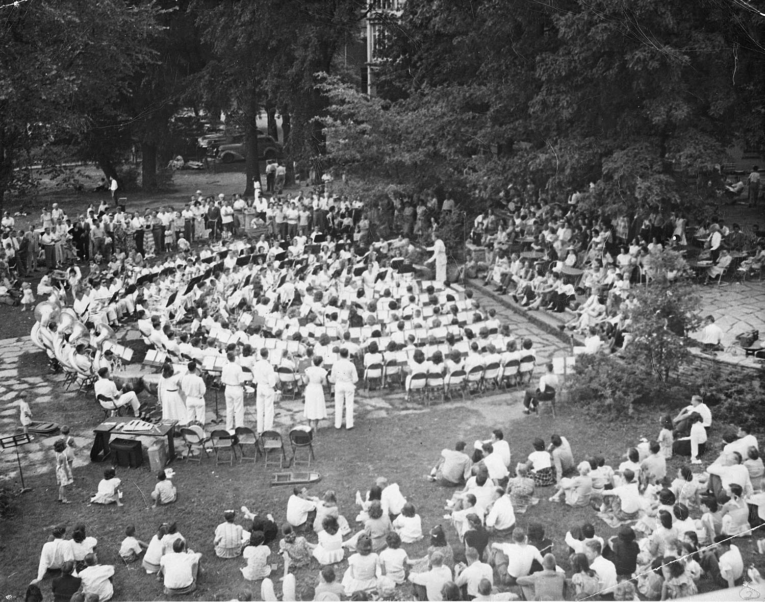 Summer concert, 1940s