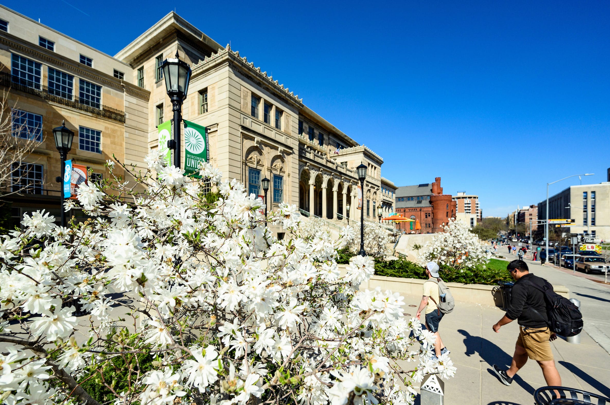 Outdoor shot of the Memorial Union on campus