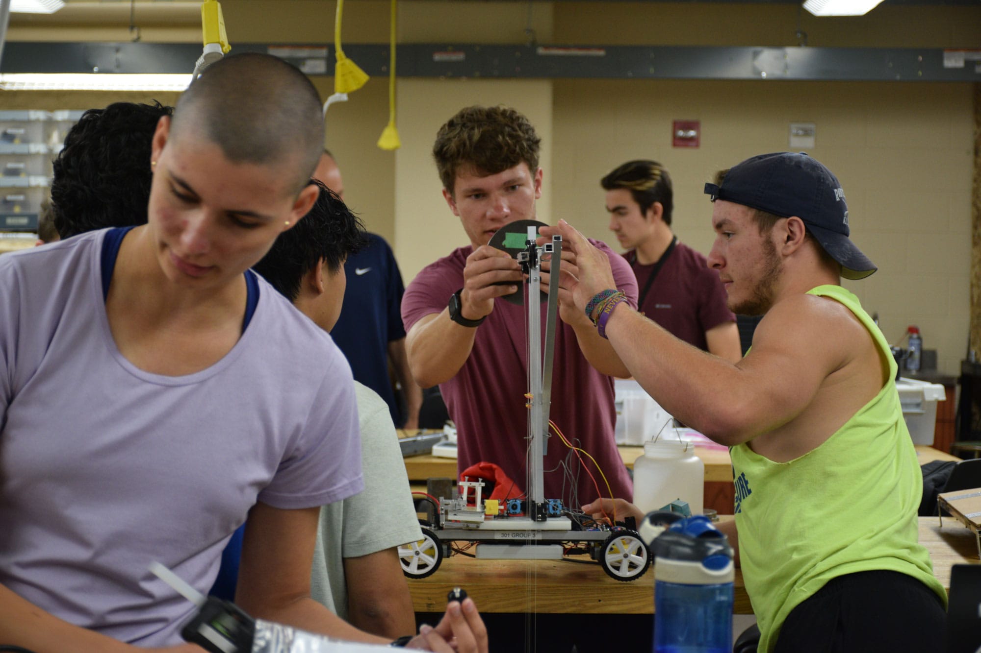 High school students in a Mechanical Engineering class