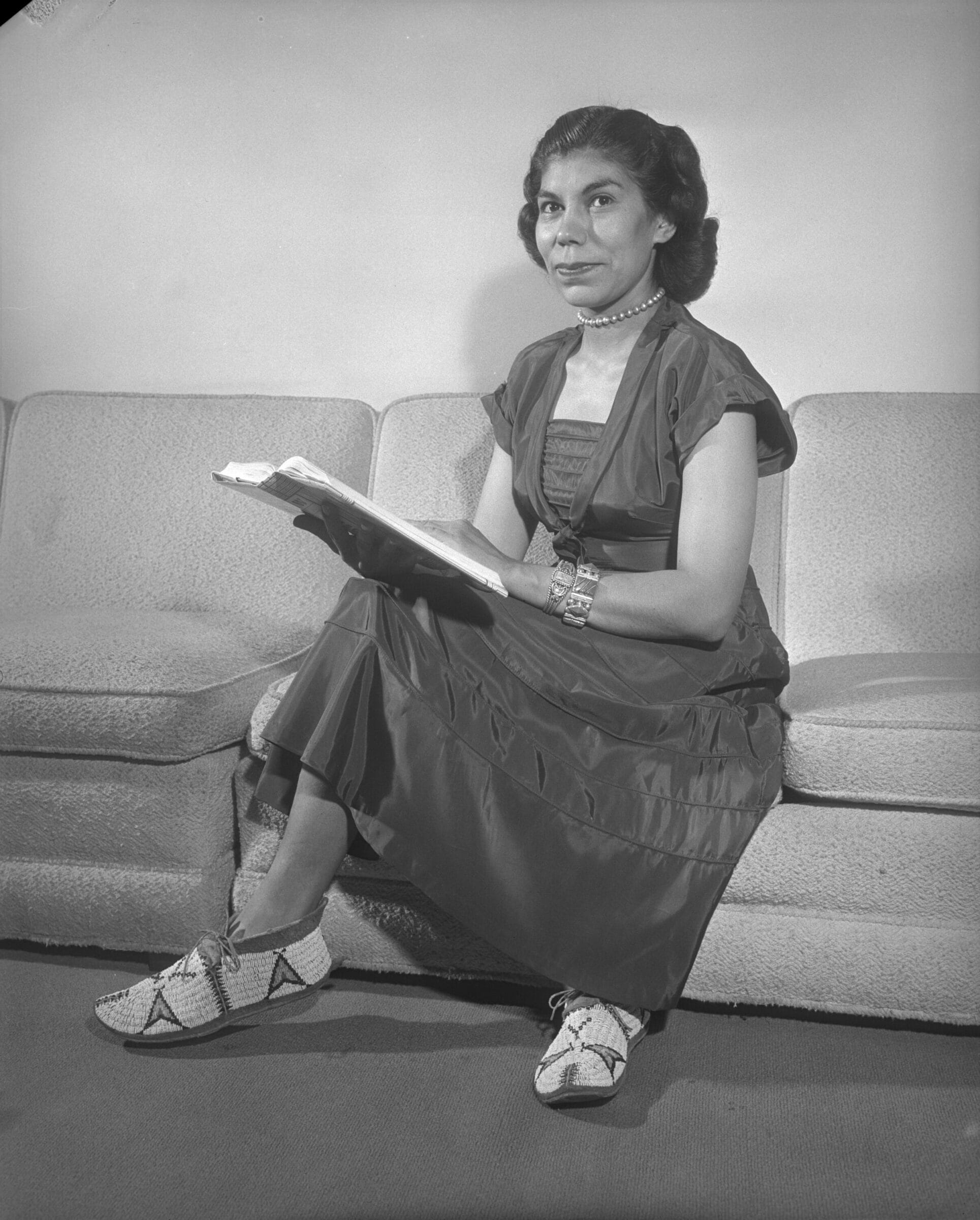 Geraldine Decoteau Harvey, the first known Native American student to graduate from UW, posing for a photo.